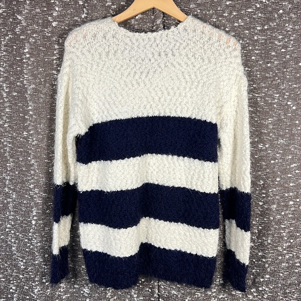 Knox Rose Sweaters V-Neck Eyelash Striped Sweater Blue and White Size Small - Picture 9 of 11